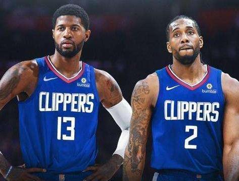 雄鹿凭借转 雄鹿凭借转