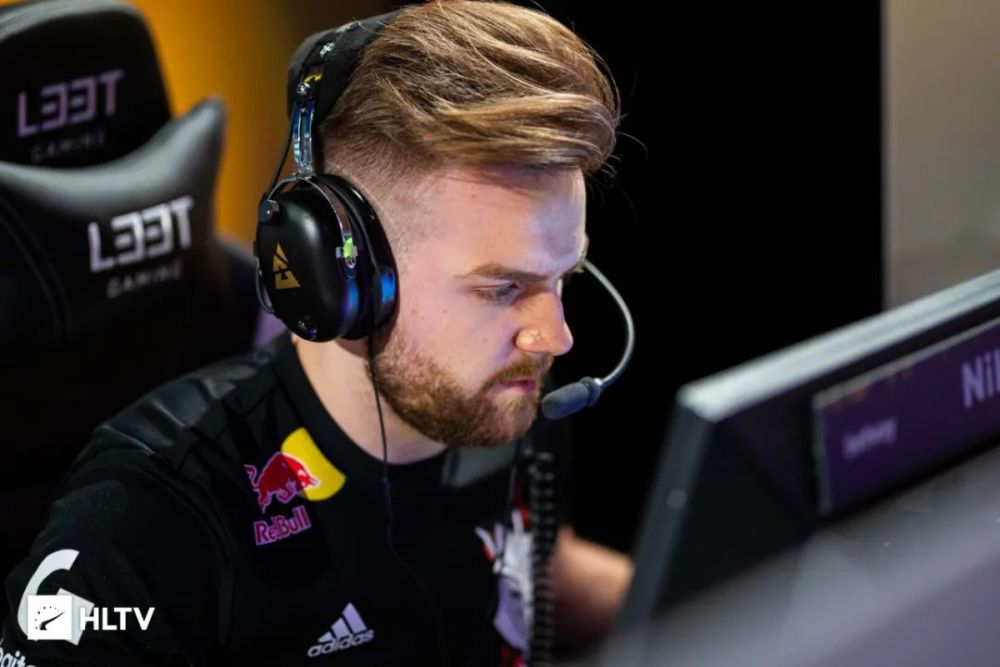 阴晴不定的 阴晴不定的